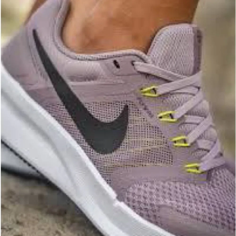 Nike Women's Lavender Running Shoe swift 3 size 8.5